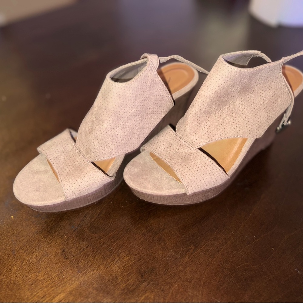 American Eagle Wedges